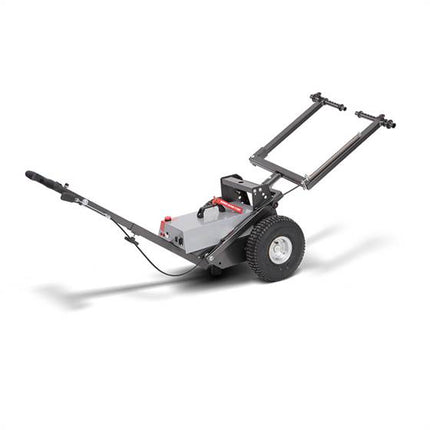 Freigestelltes Bild des TowFLEXX TF1 Flugzeugschleppers, speziell entworfen für größere Kleinflugzeuge. Dieser kompakte und effiziente Schlepper zeichnet sich durch seine robuste Bauweise und leistungsstarke Elektroantriebstechnologie aus, ideal für den Einsatz in Hangars und Flughafenbereichen. Der TF1 bietet eine zuverlässige Lösung für das sichere und präzise Manövrieren von Flugzeugen.